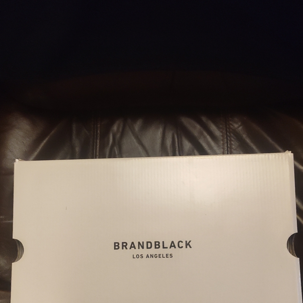 Sneakers - Picture 6 of 7